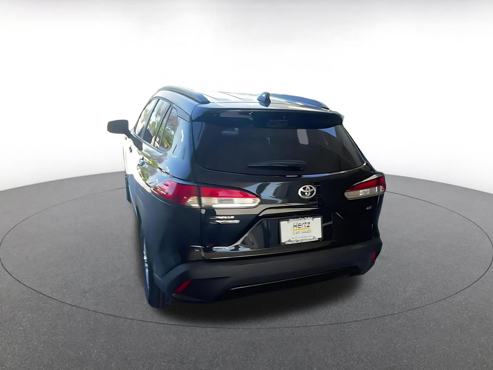 Used 2025 Toyota Corolla Cross LE FWD image 11