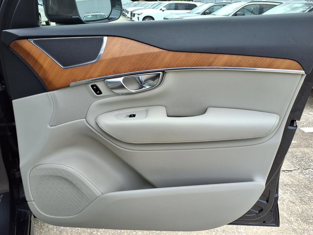 Used 2022 Volvo XC90 T6 Momentum w/ Advanced Package image 13