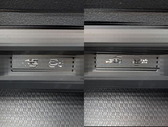 Used 2022 Volkswagen Golf R image 19