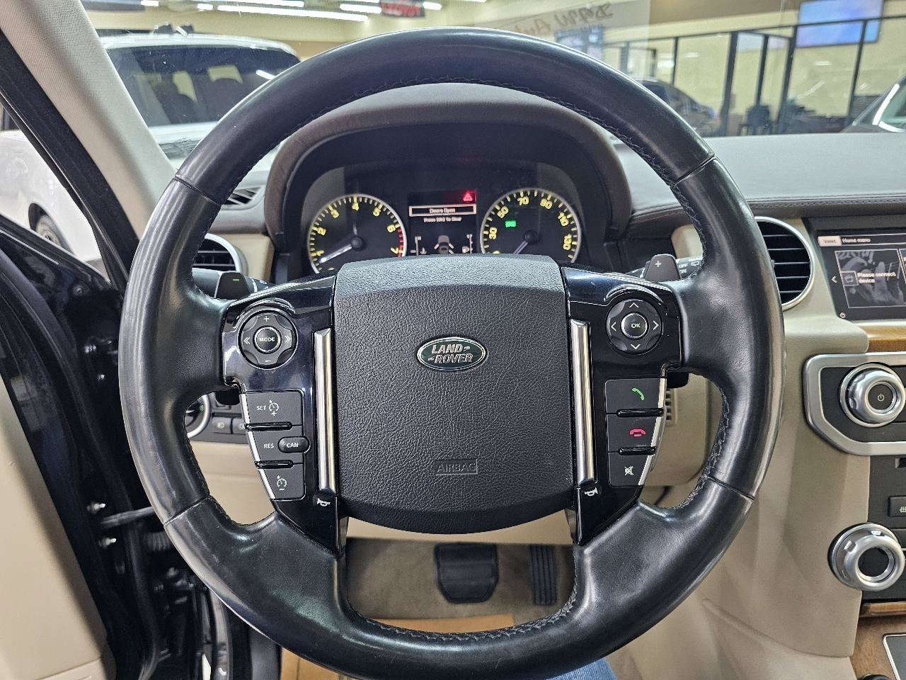 Used 2016 Land Rover LR4 HSE LUX AWD/4WD image 31