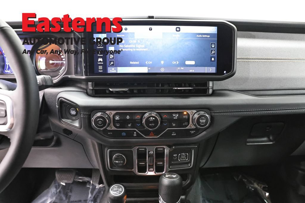 Used 2025 Jeep Wrangler Unlimited Sahara AWD/4WD image 12