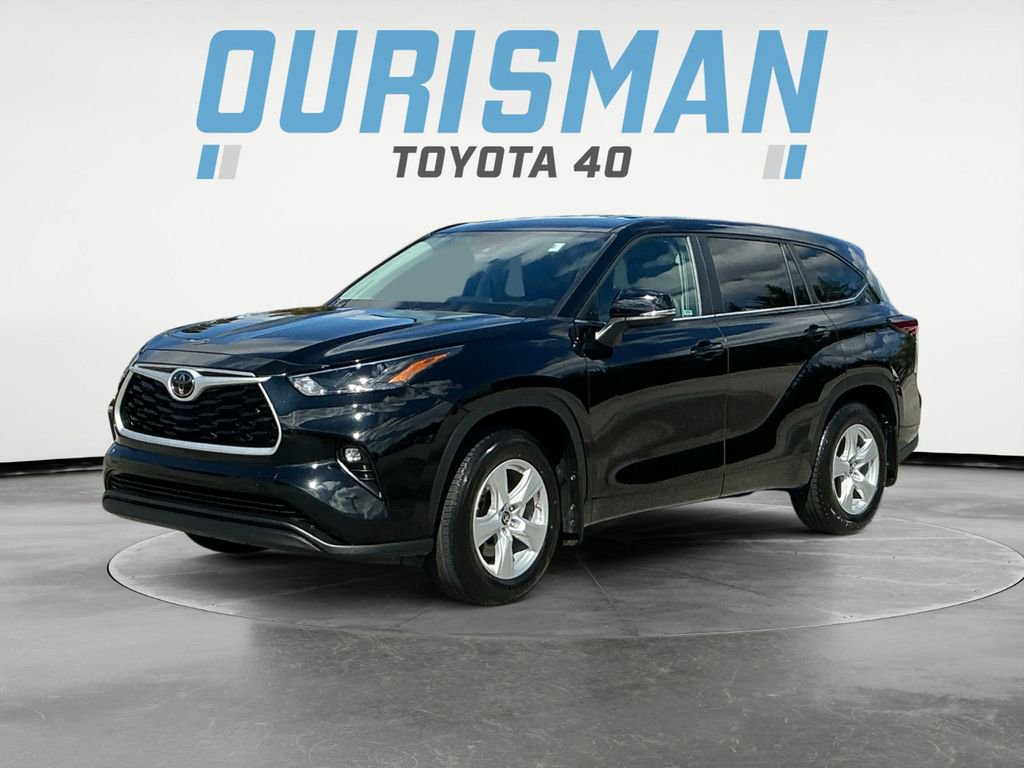 Certified 2024 Toyota Highlander LE image 3