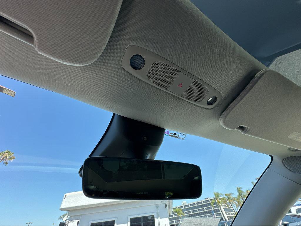 Used 2022 Tesla Model Y Long Range AWD/4WD image 23