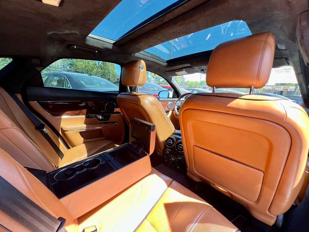 Used 2013 Jaguar XJ AWD image 33