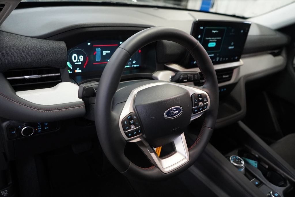 New 2026 Ford Explorer Active RWD image 17