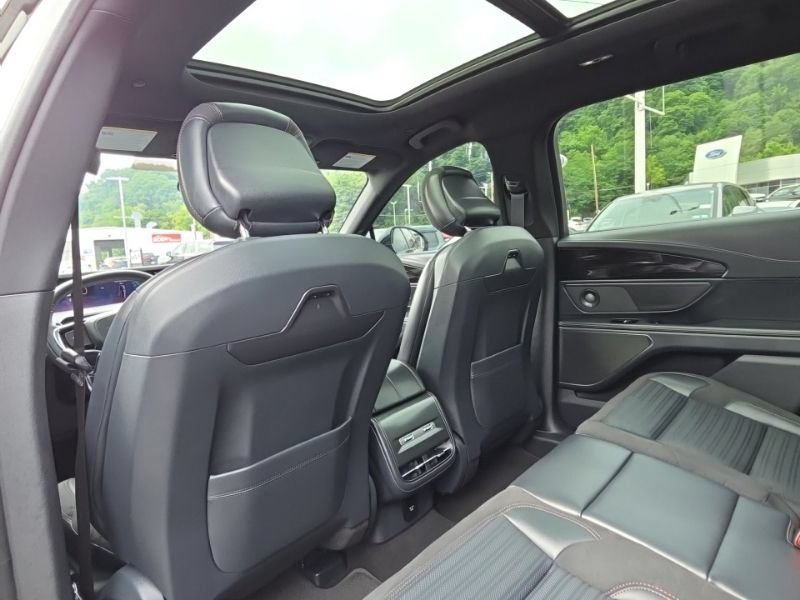 Used 2025 Lincoln Nautilus Reserve w/ Jet Appearance Package AWD/4WD image 22