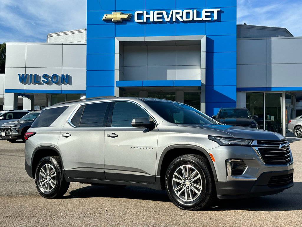 Used 2023 Chevrolet Traverse LT