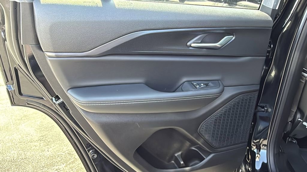 New 2025 Jeep Grand Cherokee Altitude image 15