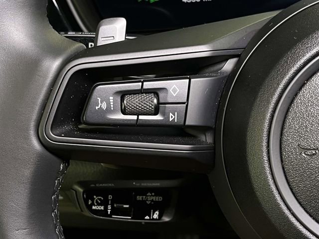 Certified 2025 Porsche Cayenne image 38