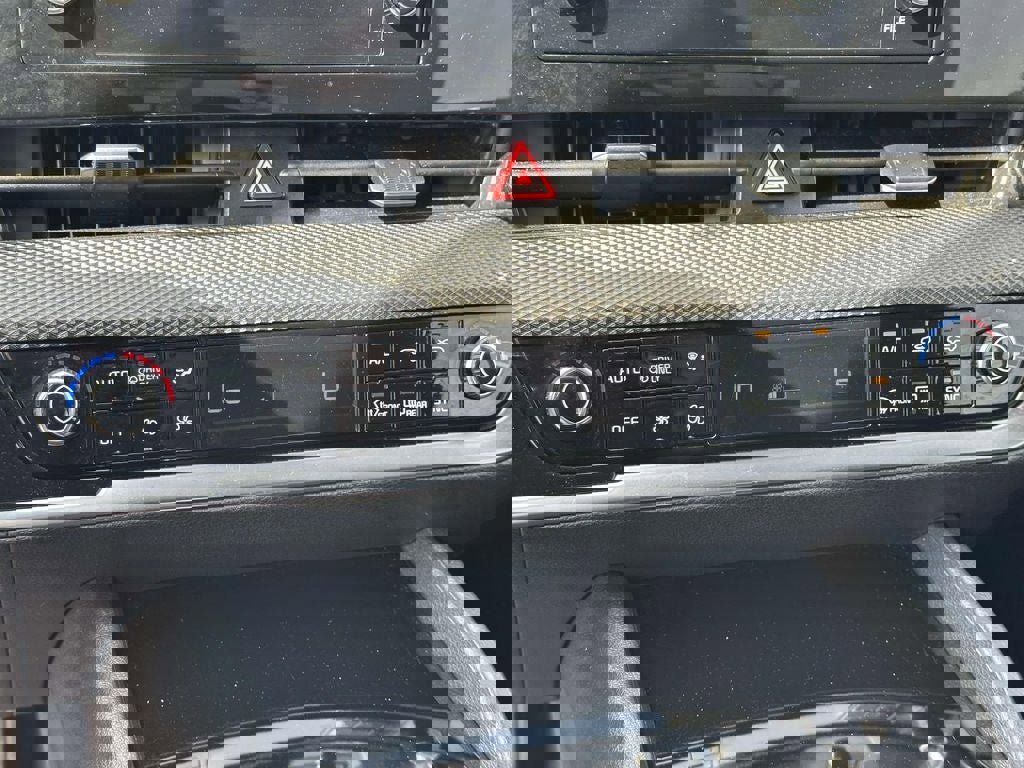 Certified 2025 Kia Sportage LX image 20