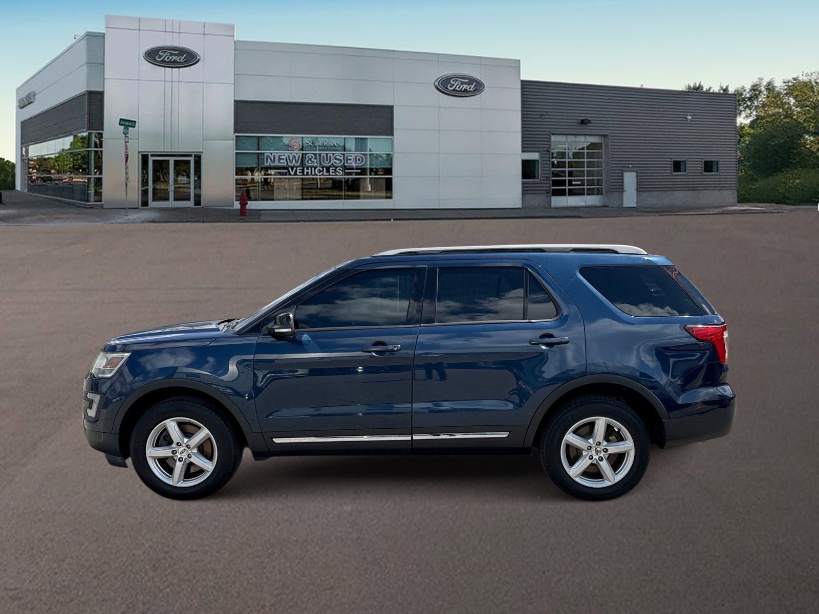 Used 2017 Ford Explorer XLT w/ Equipment Group 202A image 7