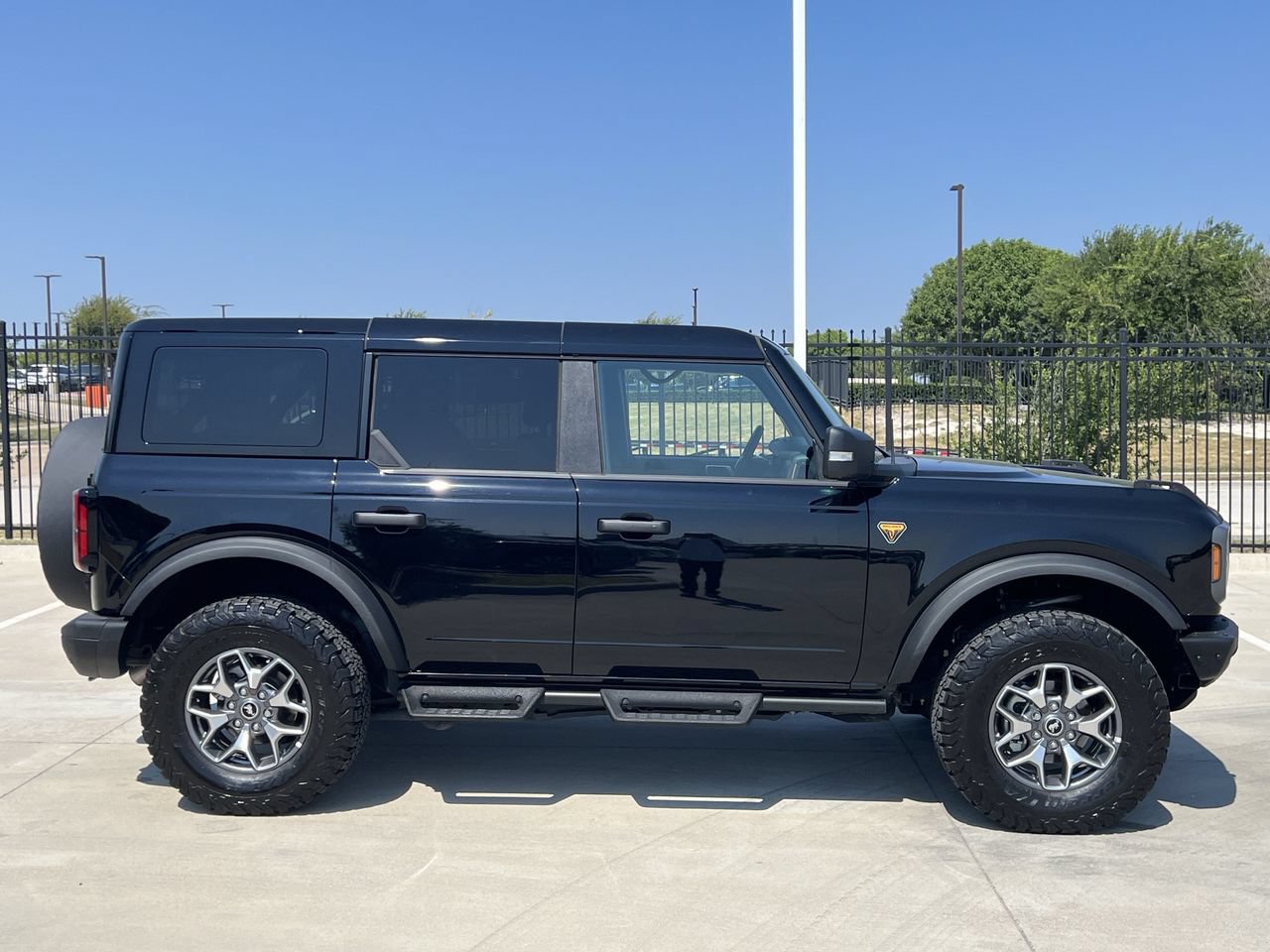 Used 2024 Ford Bronco Badlands AWD/4WD image 3