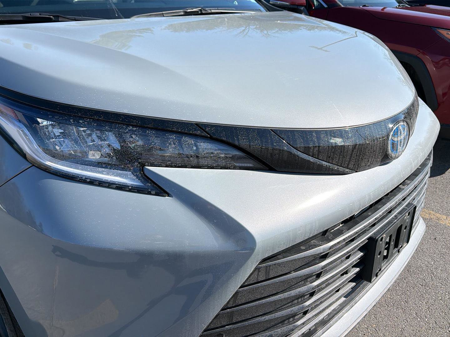 Used 2025 Toyota Sienna XLE Woodland Edition image 4