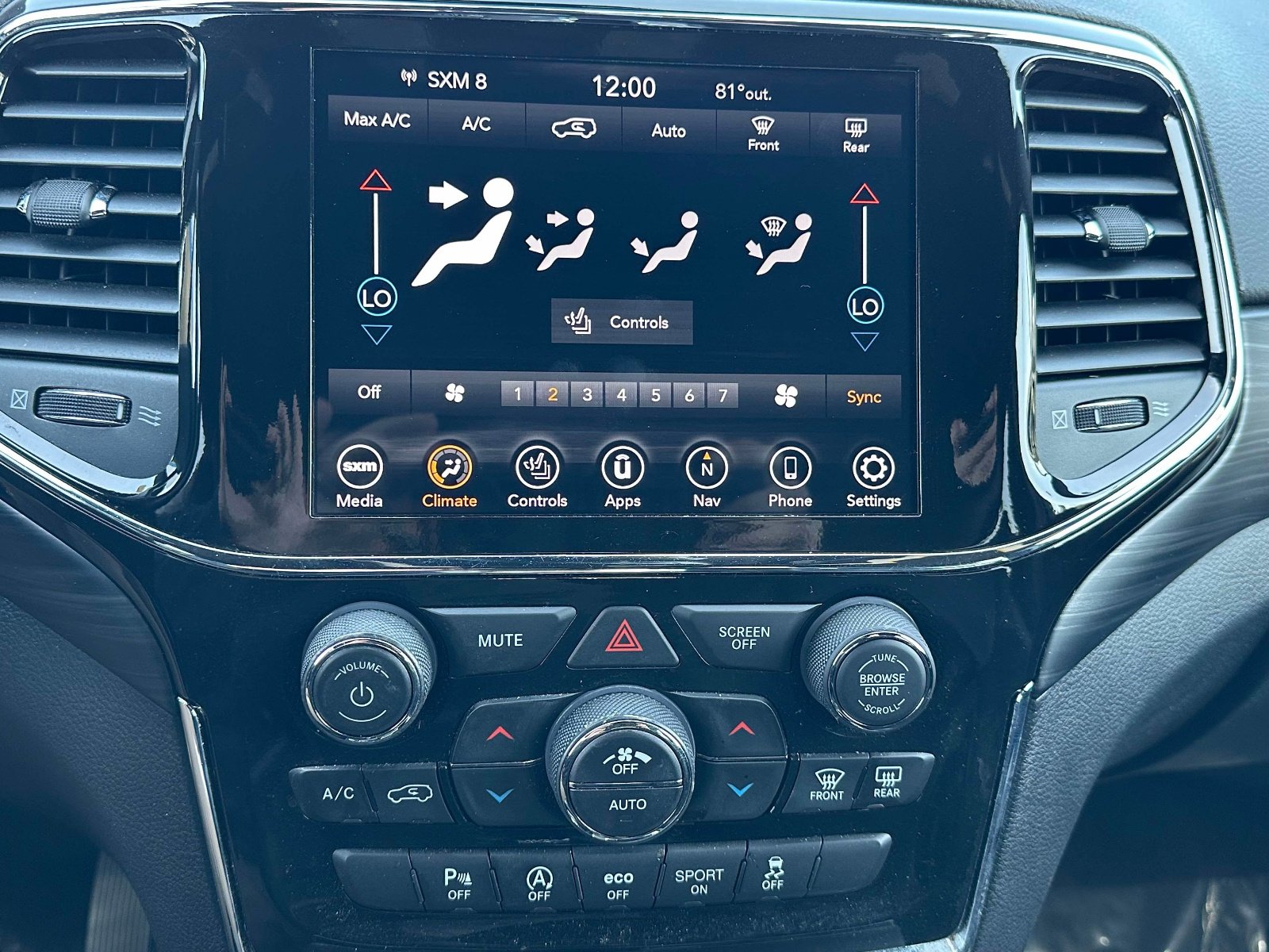 Used 2022 Jeep Grand Cherokee Laredo X image 11