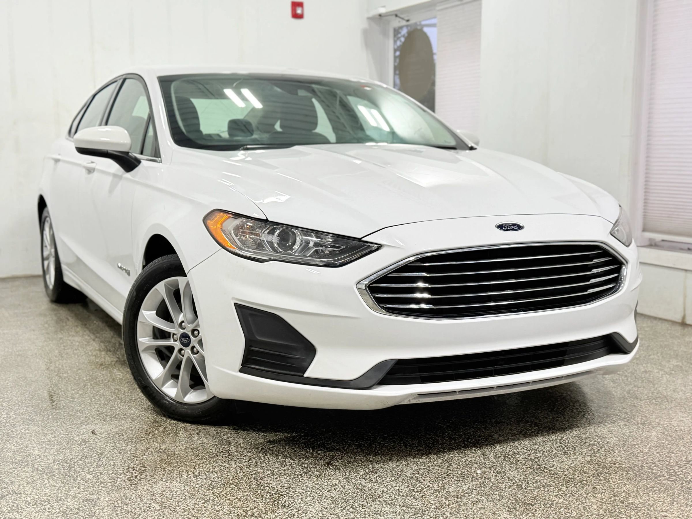 Used 2019 Ford Fusion SE image 3