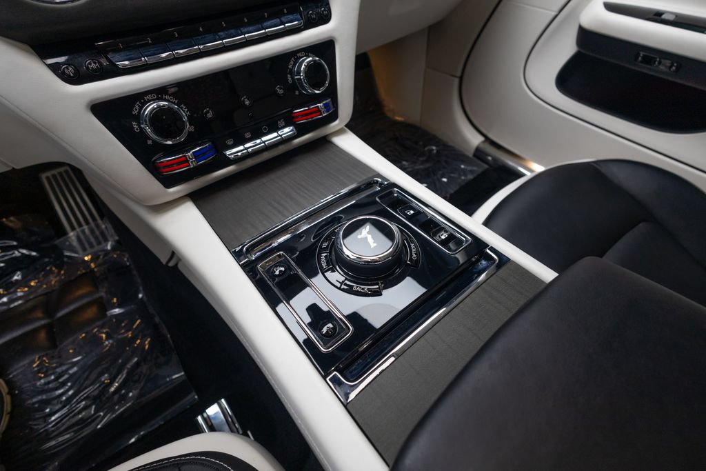 Used 2024 Rolls-Royce Spectre w/ Spectre Launch Package AWD/4WD image 32