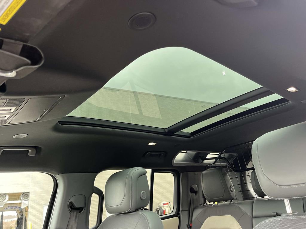 Used 2021 Land Rover Defender 110 X-Dynamic HSE image 27