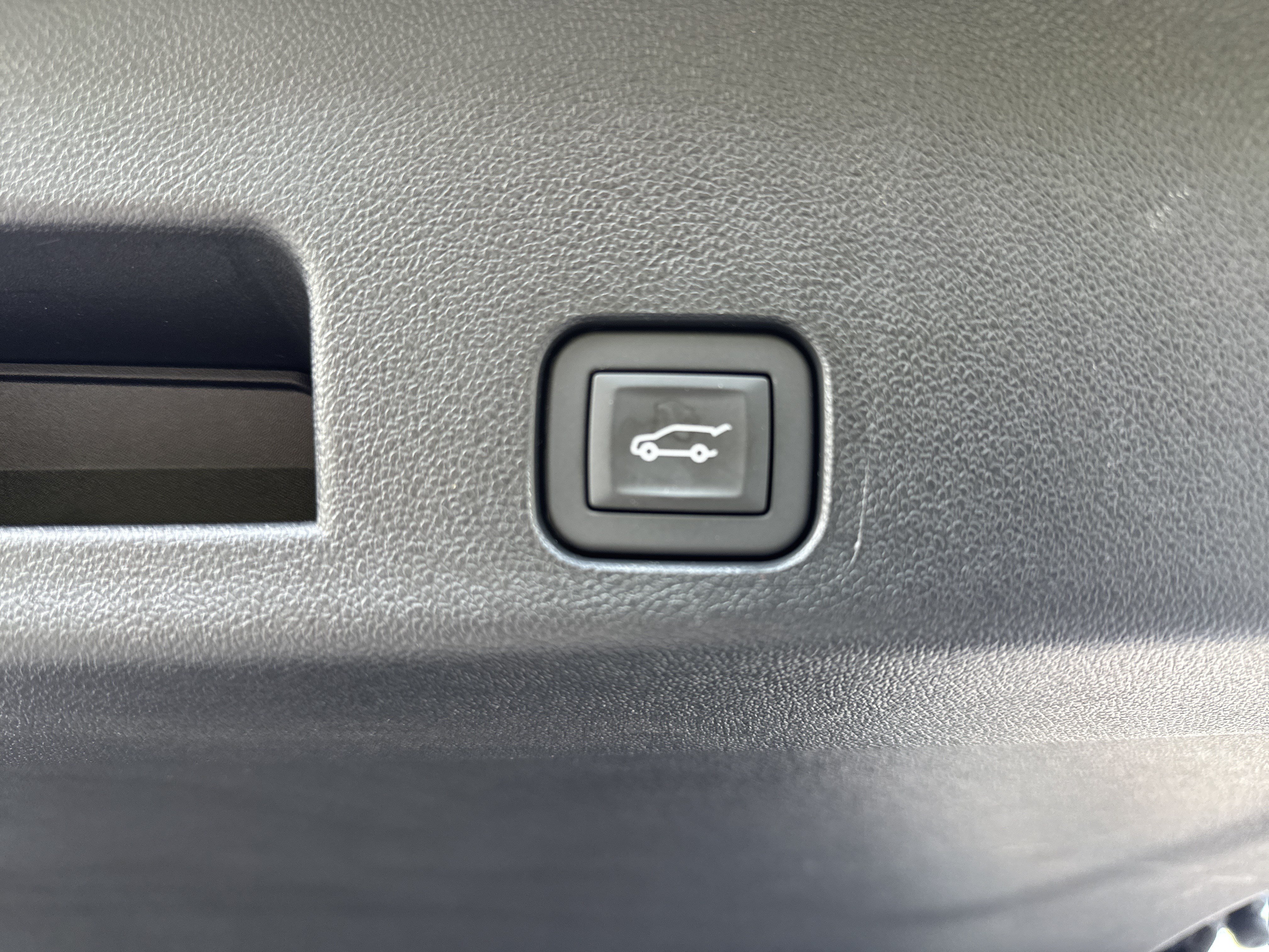 Used 2026 GMC Acadia Elevation w/ Elevation Premium Package FWD image 34