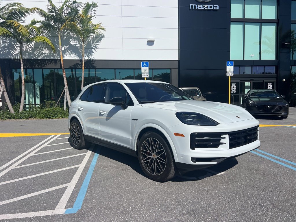 Used 2024 Porsche Cayenne S image 4