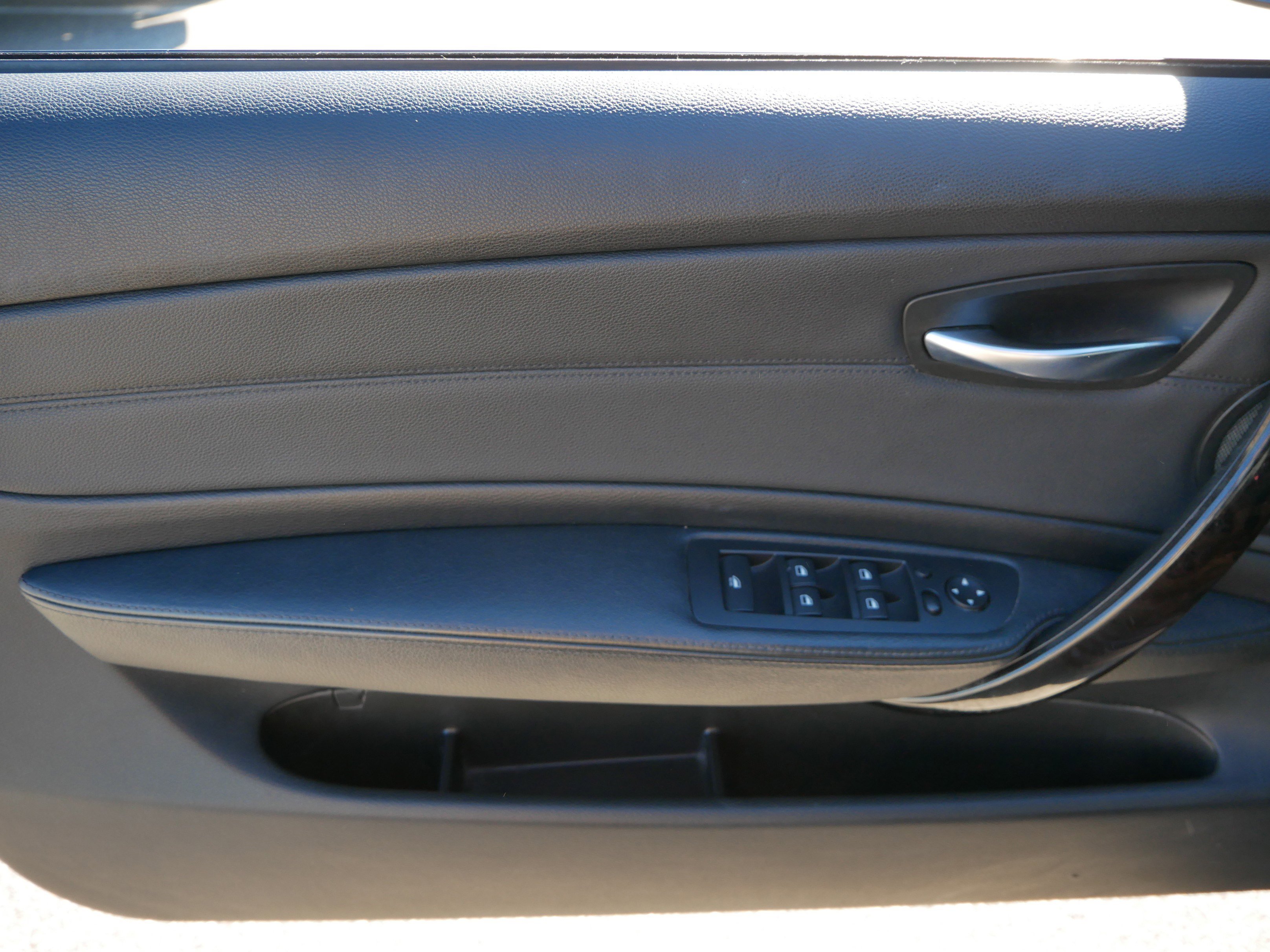 Used 2011 BMW 135i Convertible image 32