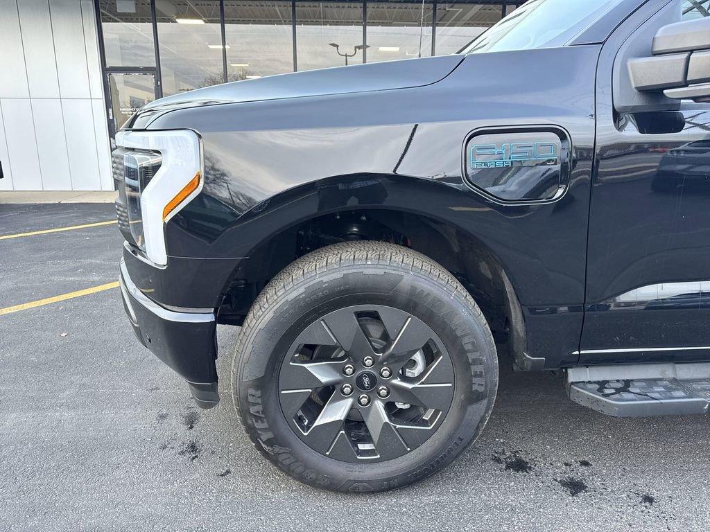 Used 2025 Ford F150 Lightning Flash image 19