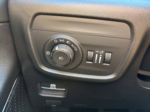 Used 2025 Jeep Grand Cherokee Summit image 7