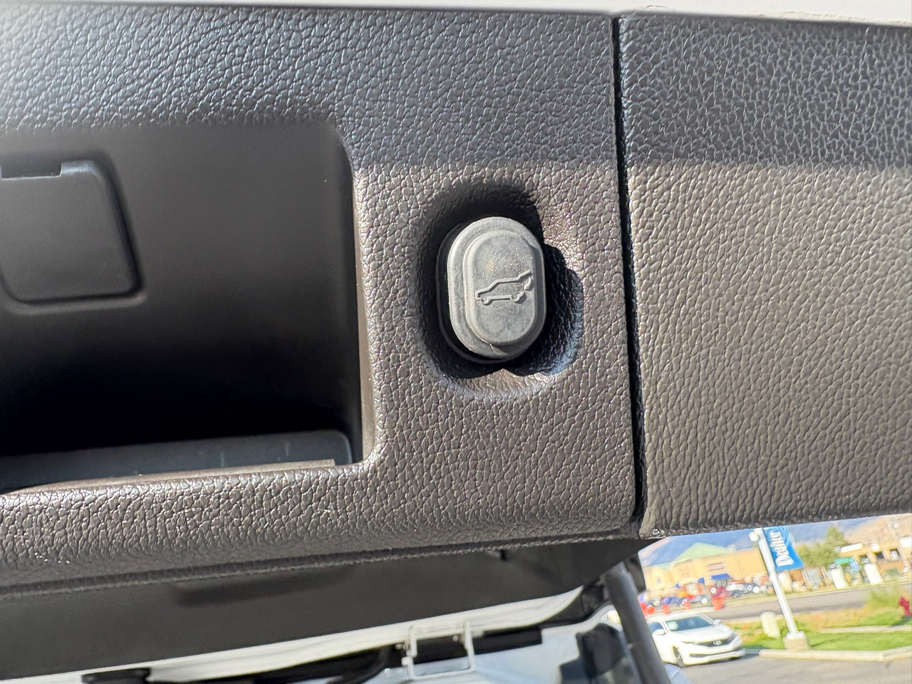 Used 2016 Chevrolet Suburban LTZ image 10