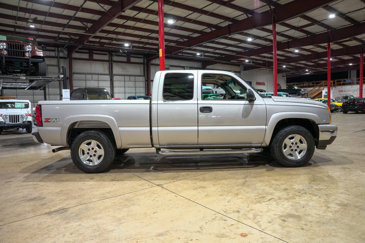 Used 2006 Chevrolet Silverado 1500 LT w/ Onstar Plus Package AWD/4WD image 10