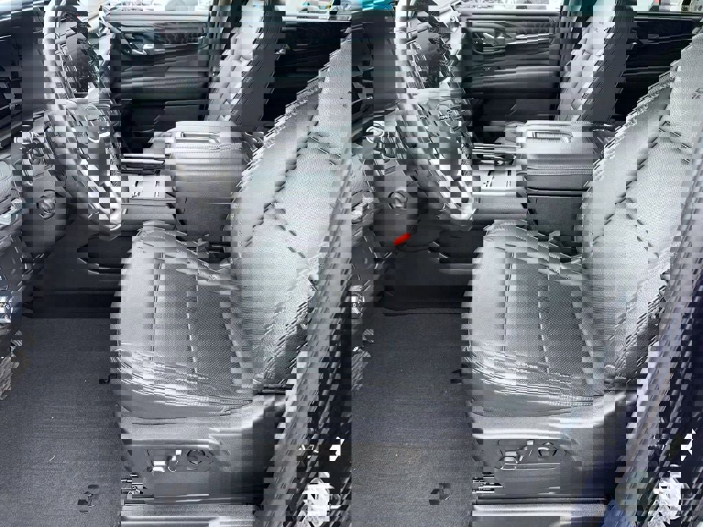 Used 2022 GMC Yukon XL Denali image 9