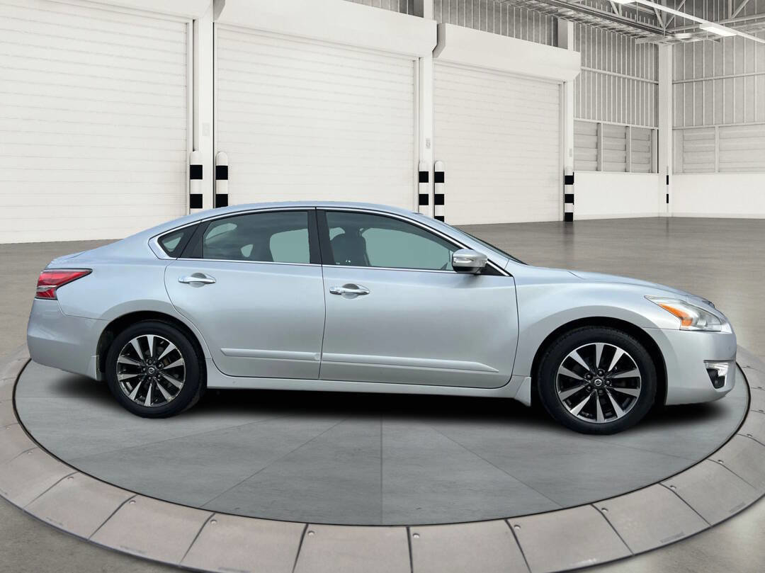 Used 2015 Nissan Altima 2.5 SV w/ Convenience Package image 2