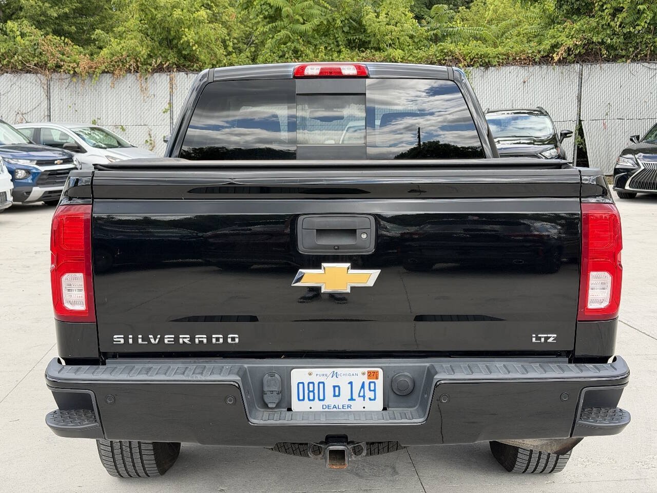 Used 2017 Chevrolet Silverado 1500 LTZ Z71 w/ LTZ Plus Package AWD/4WD image 7