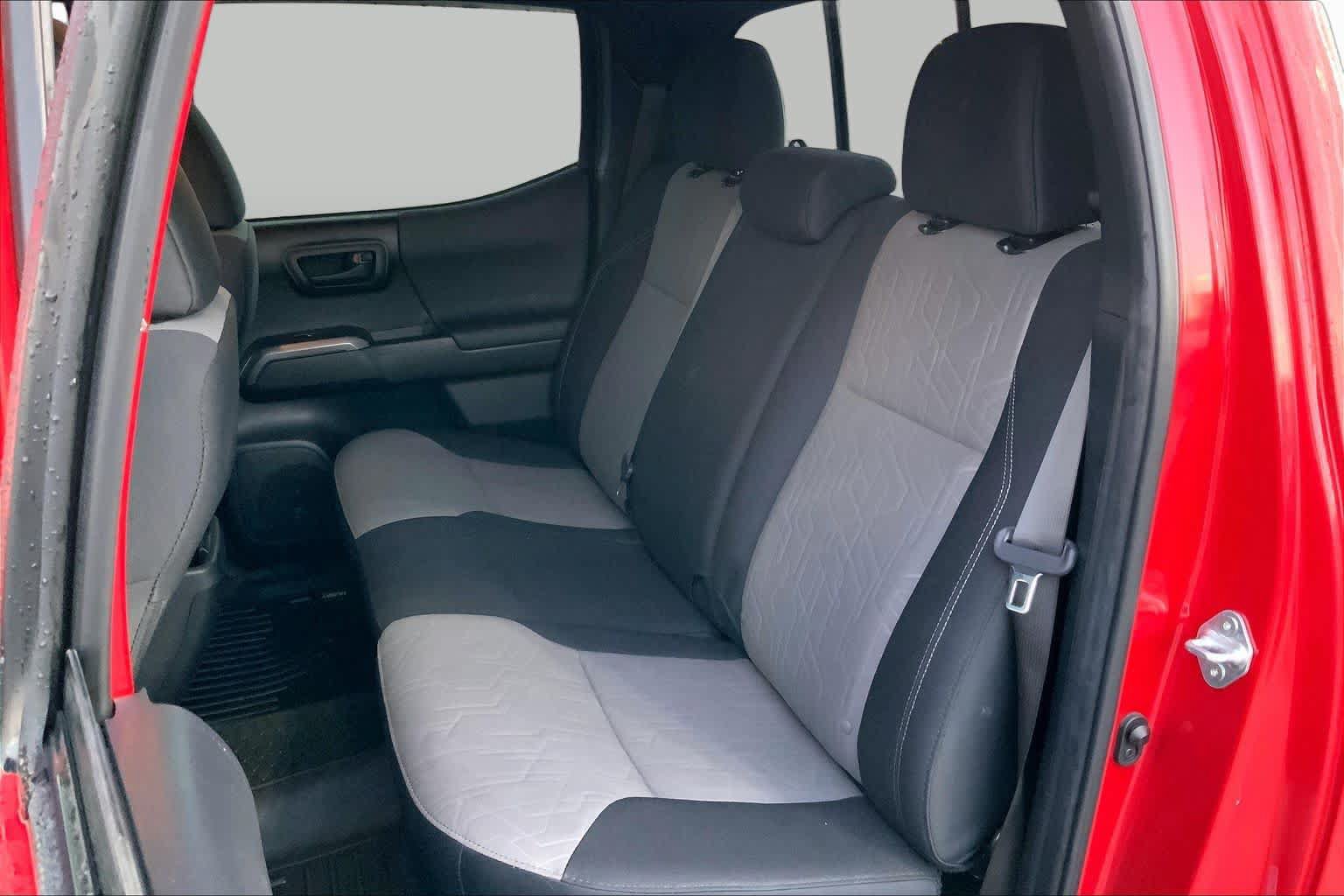 Used 2022 Toyota Tacoma TRD Off-Road w/ Technology Package AWD/4WD image 19