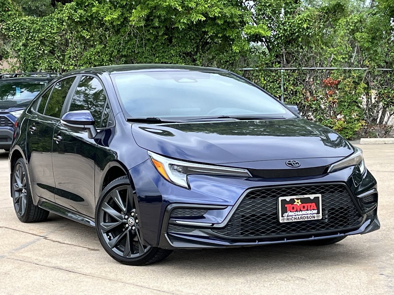 Used 2025 Toyota Corolla SE FWD image 2