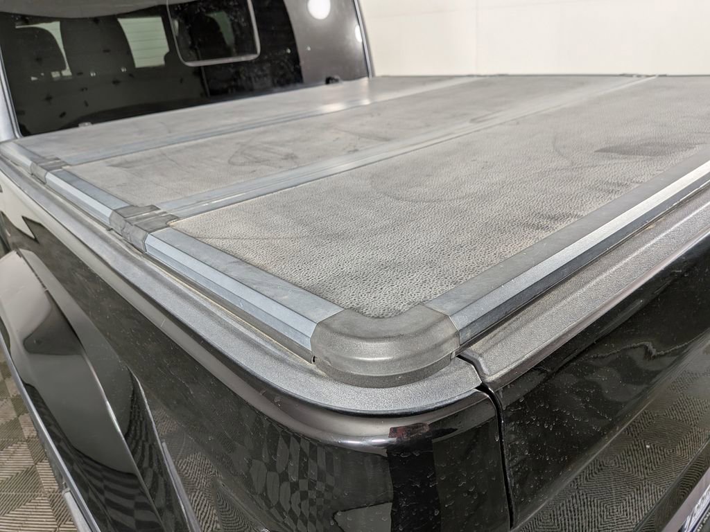 Used 2021 Jeep Gladiator Willys image 11