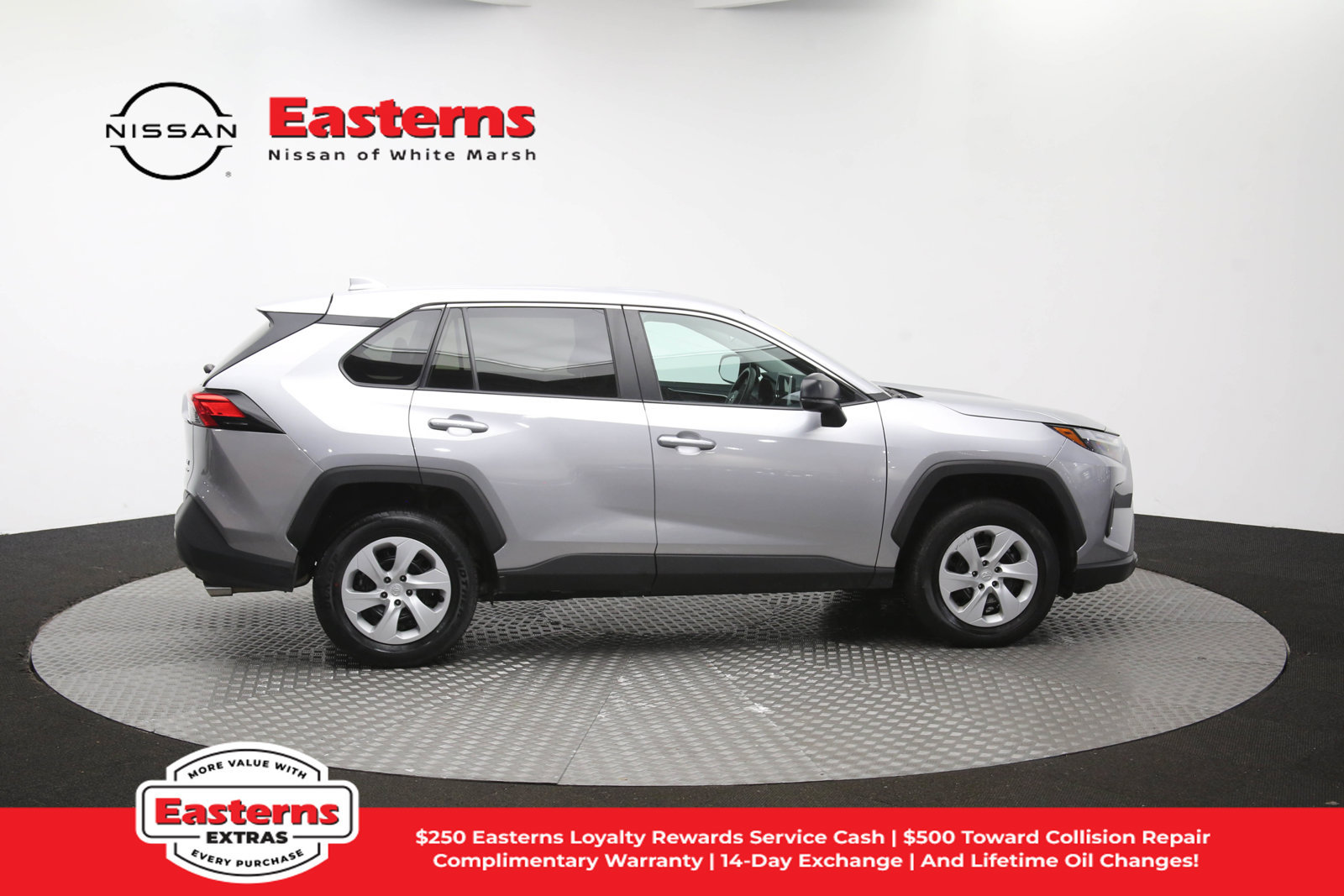 Used 2025 Toyota RAV4 LE AWD/4WD image 43