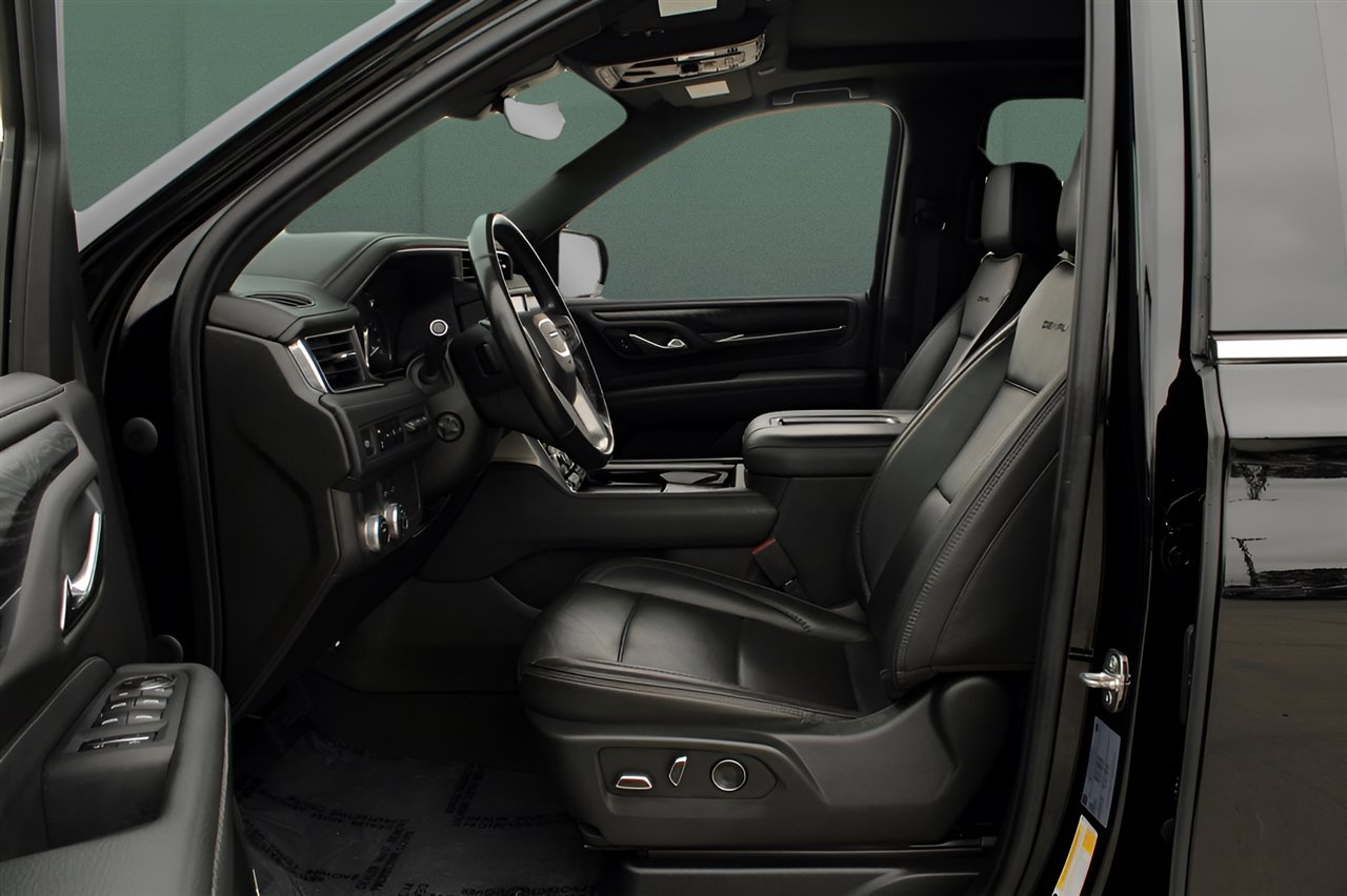 Used 2021 GMC Yukon XL Denali w/ Advanced Technology Package image 13