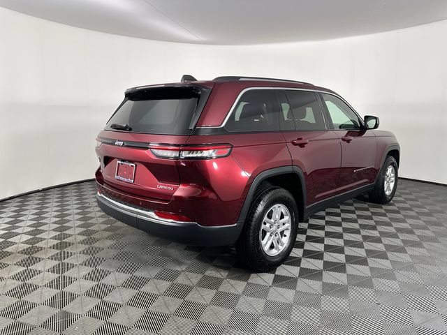Used 2023 Jeep Grand Cherokee Laredo AWD/4WD image 24