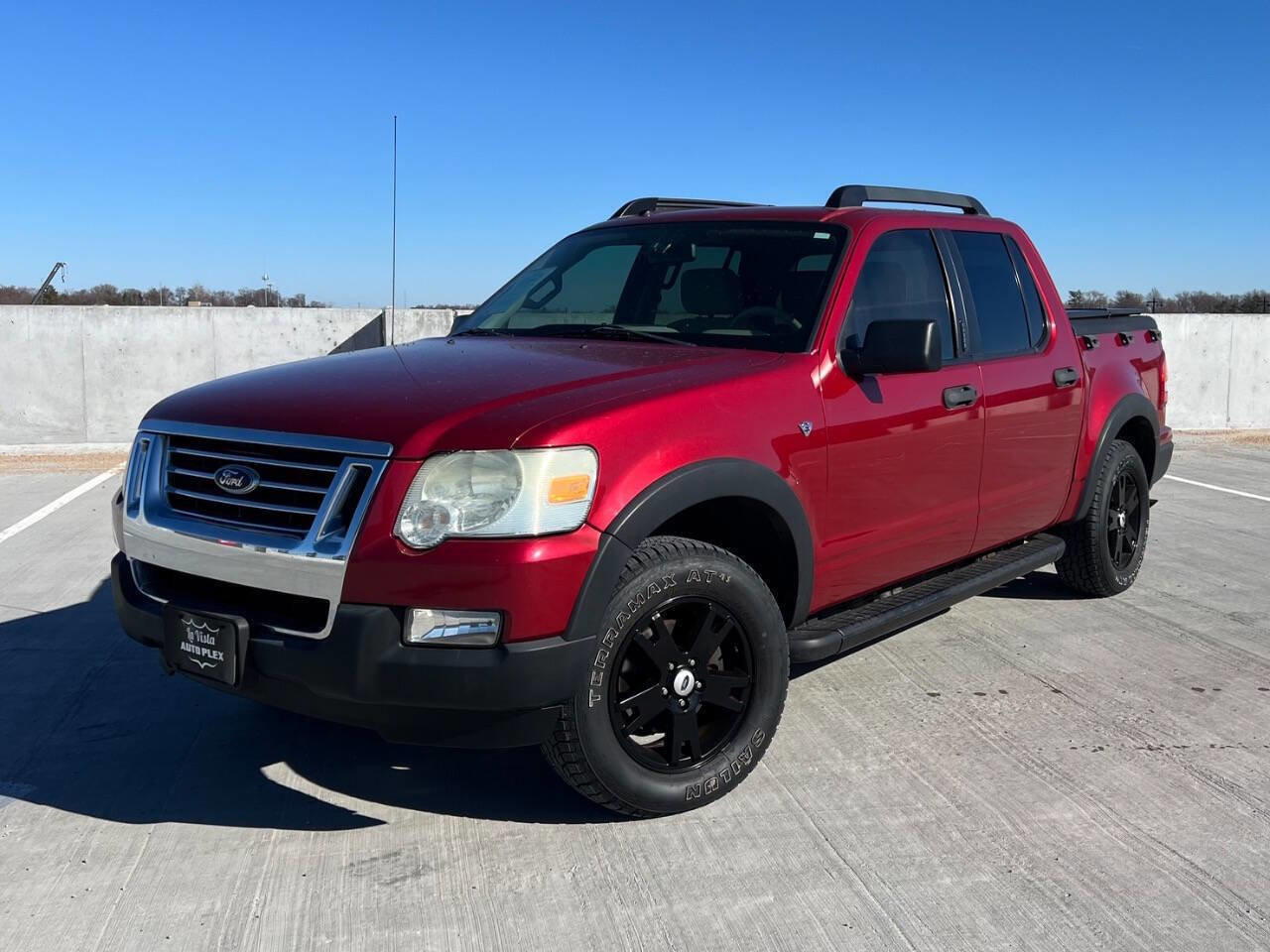 Used 2007 Ford Explorer Sport Trac XLT image 2