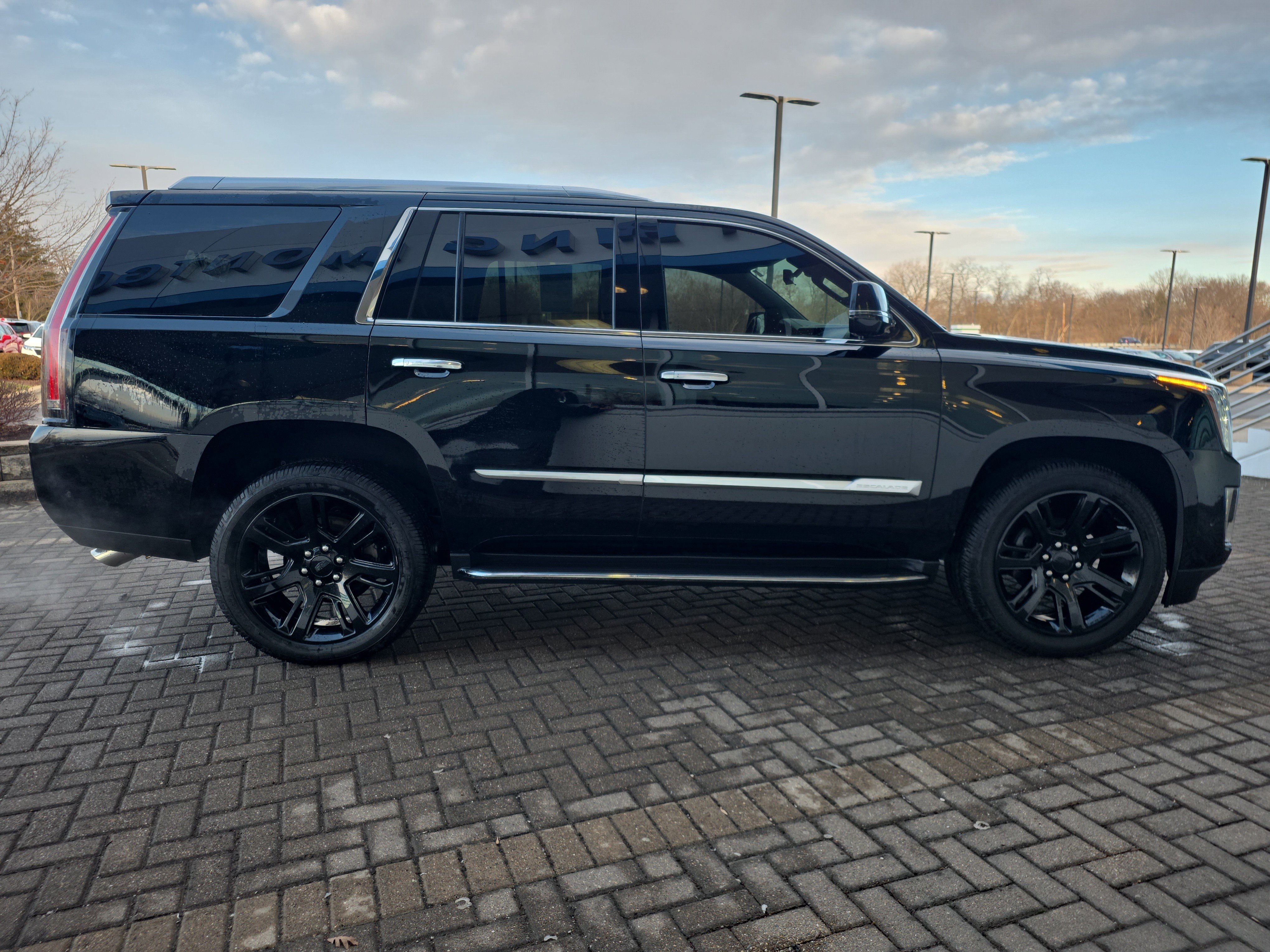Used 2018 Cadillac Escalade Luxury image 6