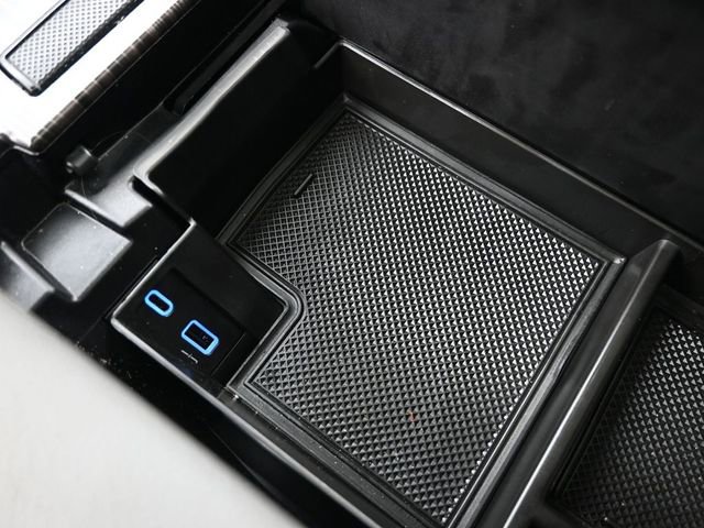 Used 2023 Toyota Sienna Limited image 22