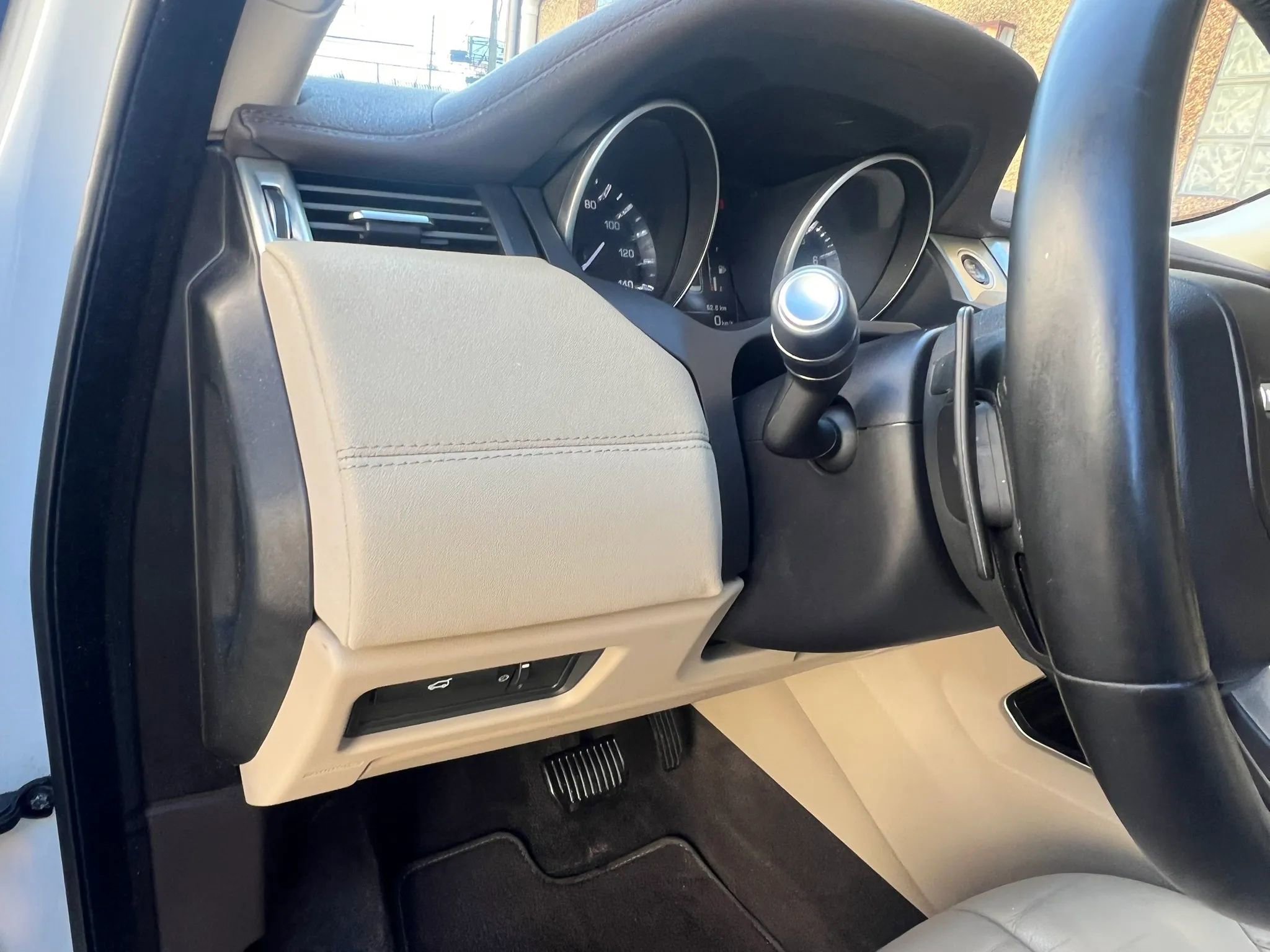 Used 2014 Land Rover Range Rover Evoque Pure Plus image 12