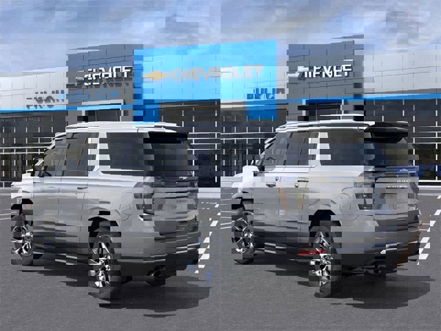 New 2026 Chevrolet Suburban Premier image 3