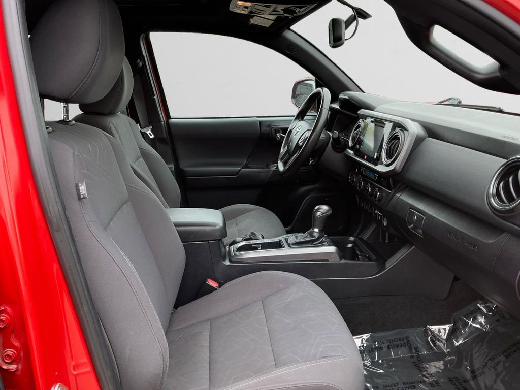 Used 2017 Toyota Tacoma TRD Off-Road AWD/4WD image 15