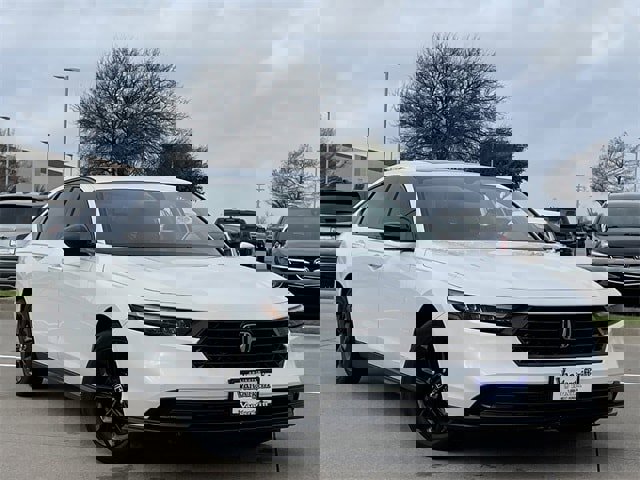 Used 2025 Honda Accord SE image 2