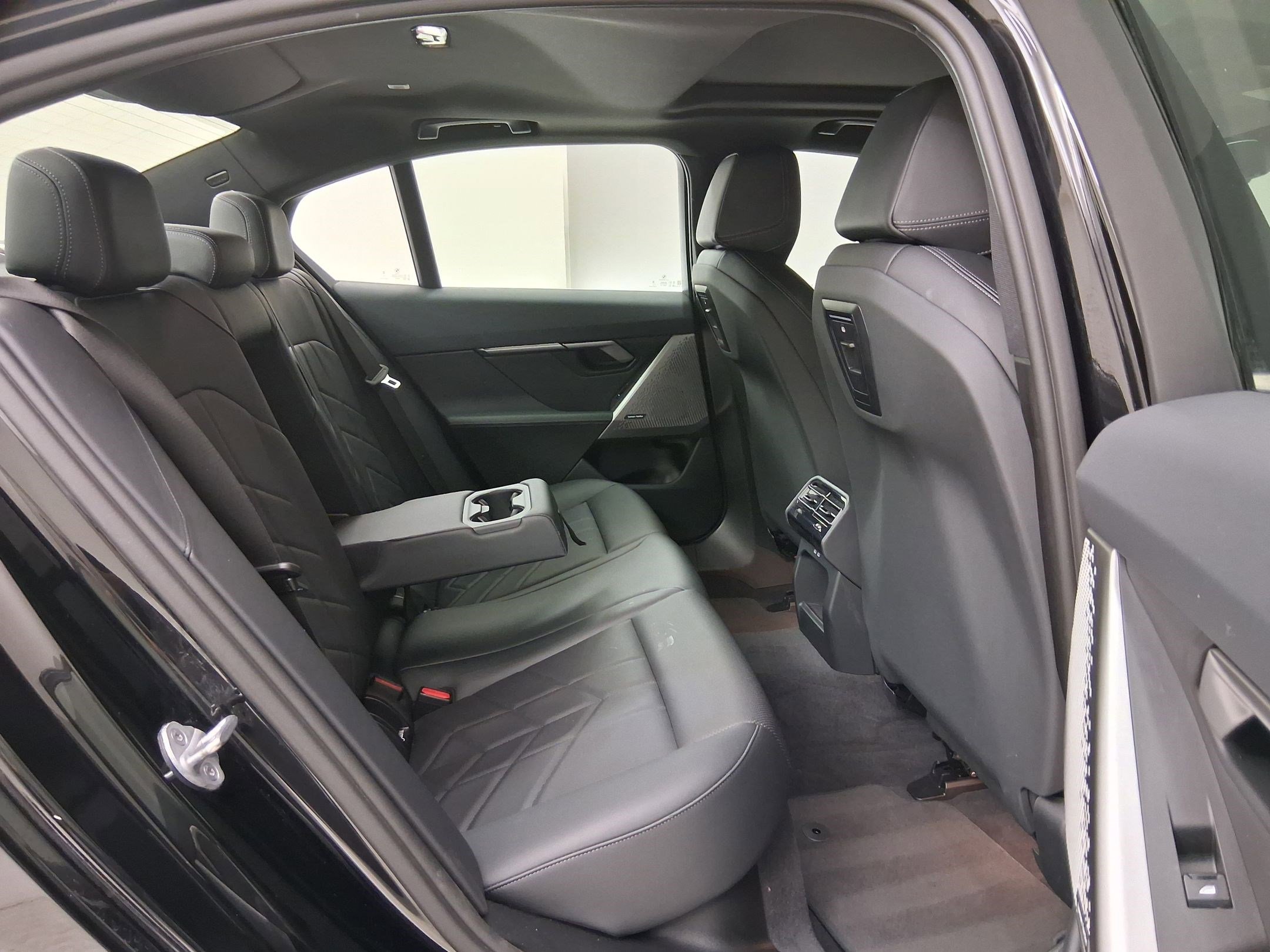 Certified 2024 BMW i5 eDrive40i RWD image 30