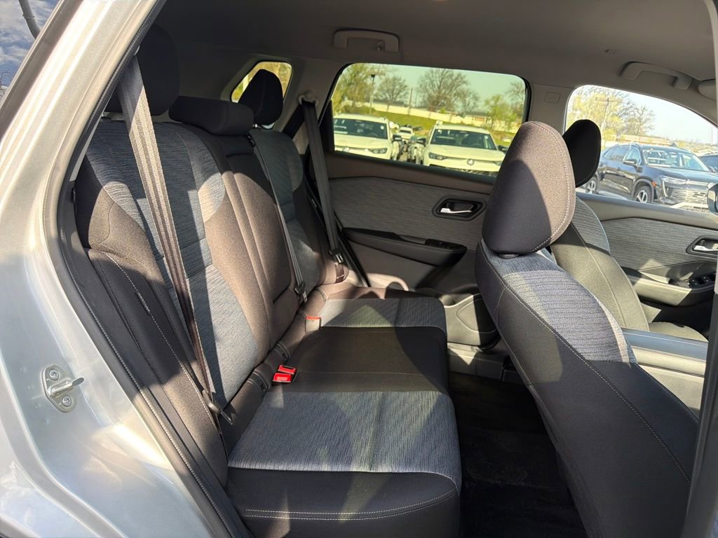 Used 2023 Nissan Rogue SV image 47