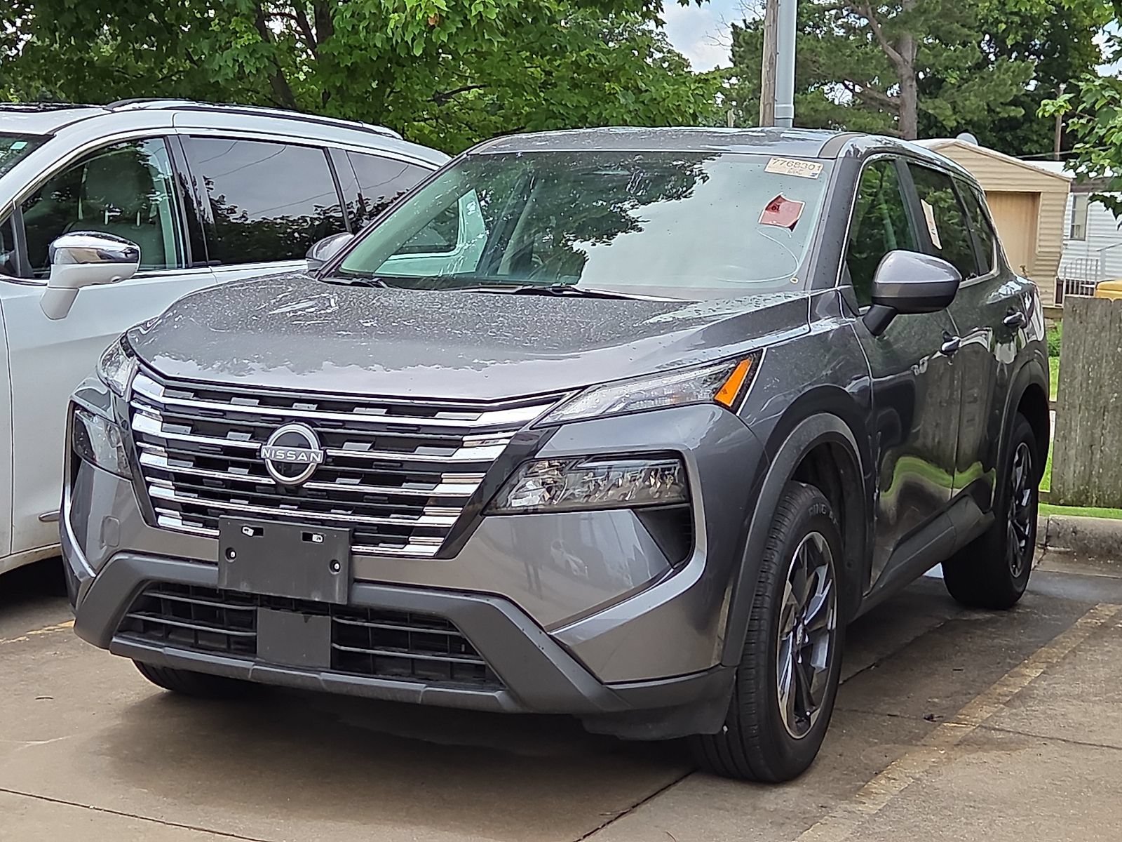 Used 2025 Nissan Rogue SV FWD image 2