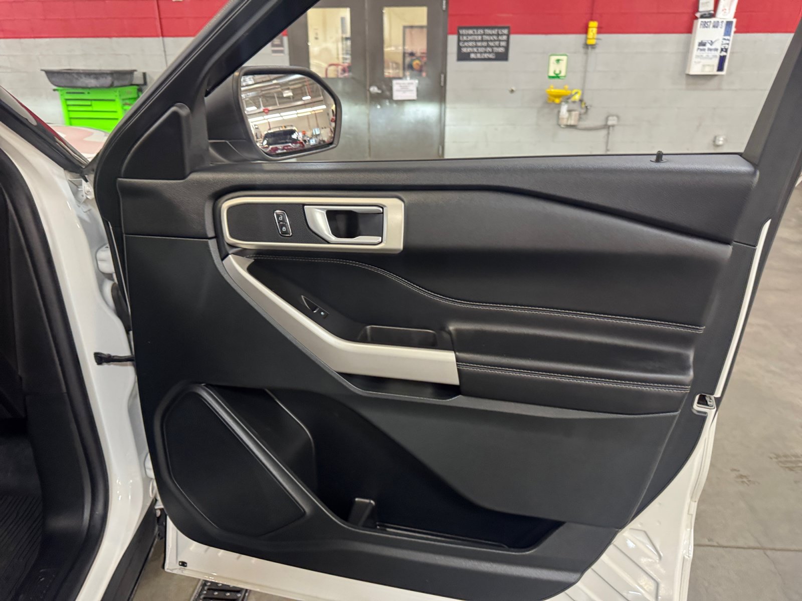 Used 2023 Ford Explorer XLT w/ Equipment Group 202A RWD image 16