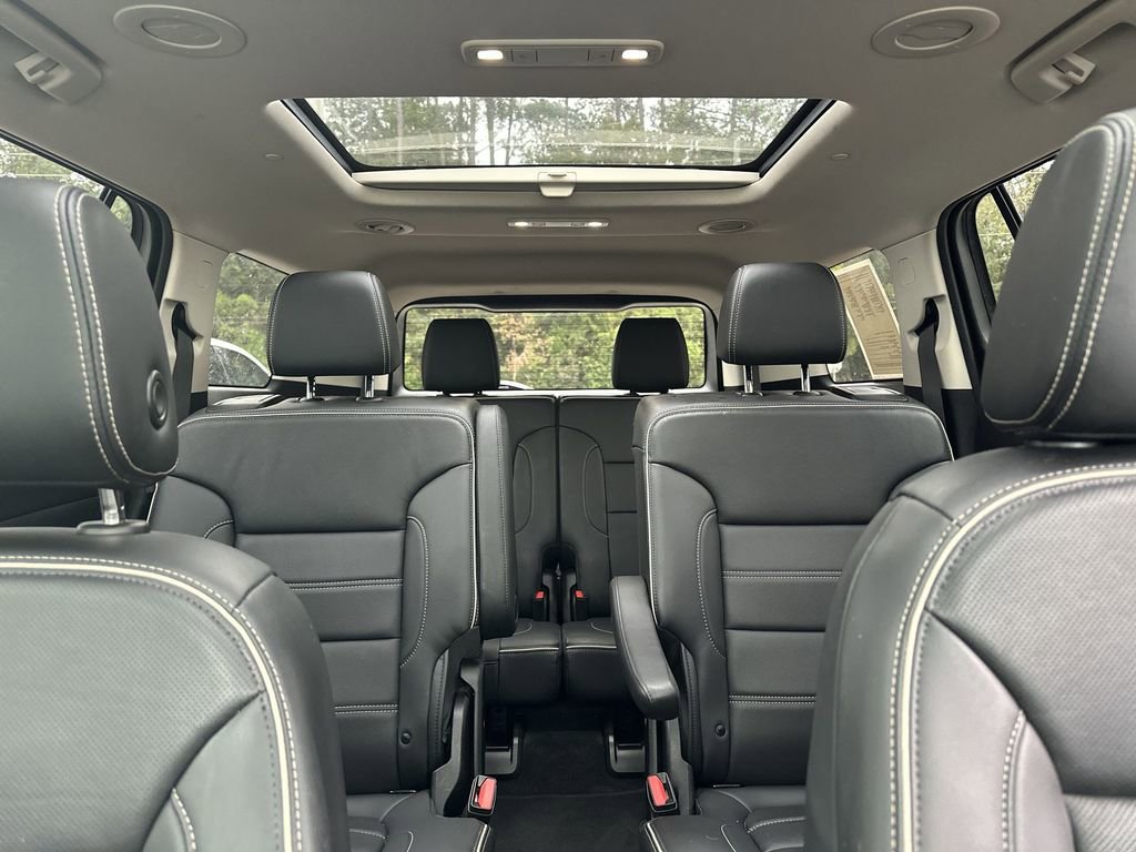 Used 2022 GMC Acadia Denali w/ Denali Technology Package image 28