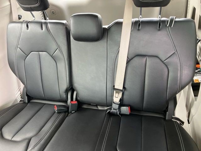 Used 2024 Chrysler Pacifica Touring-L FWD image 19